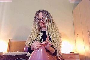 custom balloon video with curvy mommy