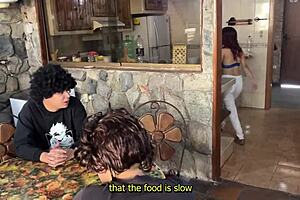 mi amigo se folla a mi esposa a mis espalda en mi propia casa estoy celoso pero me gusta