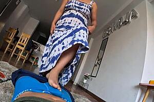 Me invitó a comer solo para terminar llevándome a la cama, me dijo que aplicaría la de boca come y culo paga, y decidí pagarle de la mejor manera