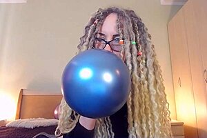 custom balloon video with curvy mommy