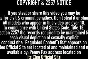 LESBIANS CARMEN VALENTINA EAT CLEOS PUSSY AFTER BET