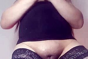 my neighbor slut sends videos despite my wife nearby, what a tease, I want her bad