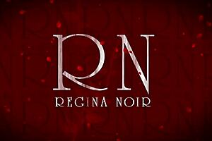 Zofe in weißen Strümpfen bläst und wichst für Sperma auf der Muschi