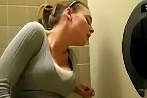 i cummin quickly in the toilet