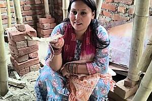 Women Labour Fuck Contractor For Extra Money On Bed