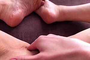 I’m obsessed with this real female orgasm compilation, huge pussy lips throbbing with loud moans.