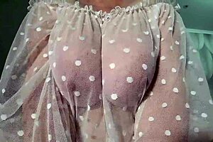 Stunning Big Boobs Milf Shows Saggy Tits in Close-Up Action!