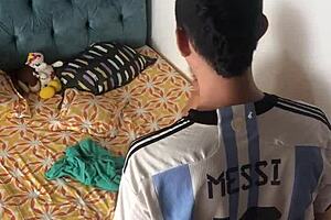 Sexo anal con el vergon de mi padrastro me da leche en el culo