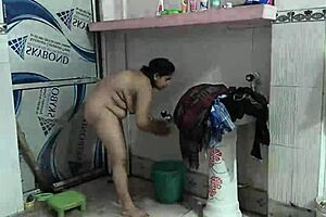 Women Labour Fuck Contractor For Extra Money On Bed