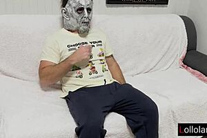 Jade Cosplays Mortal Kombat, Gets Creampied With Ripped Clothes