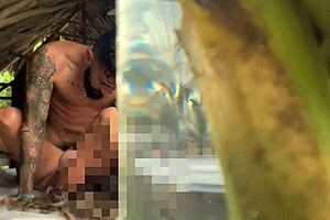 I give massages on the beach to tourists and play good music