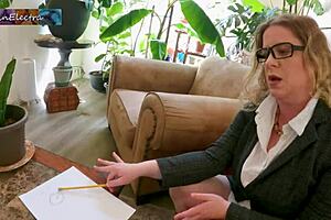 Stepmom Helps You Study