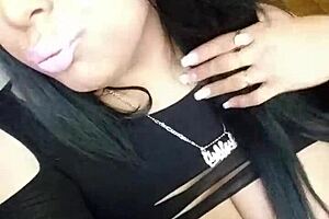 mmm, that milf lesbian kiss is so hot