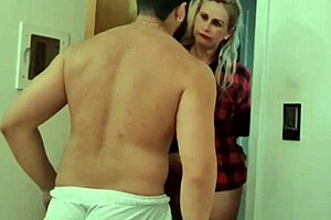 estava tranquilo no meu quarto at� que a tiffany montovany apareceu para me fazer uma surpresa