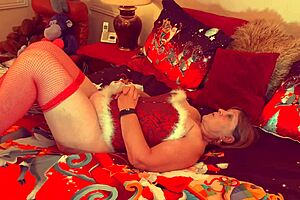 Granny Carmen fucks with double vibrator