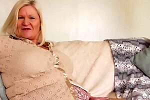 i'm busty granny lacey with wet cunt and big natural tits - oldnanny