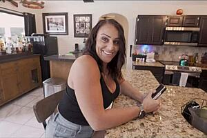 पेरिस नाइट को स्टेमी सेक्स लेसन्स के लिए पे कर रहा हूं फ्रेंड्स मॉम पीओवी में।