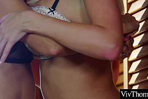 Gorgeous Lesbians Fuck In Stockings