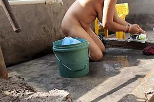 Nangi bhabhi bathing outdoor with big boobs exposed