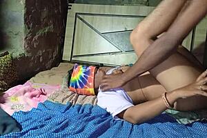 Indian Village Desi Girlfriend Gets Nasty in Romantic Full Hindi Clip