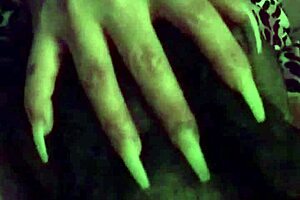 i lick fuschia leopard's pussy close up