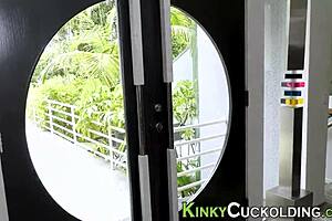 纹身熟女被绿帽肛交玩具狂干