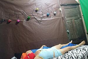 El fantasma folla a la pareja en cama estigmatizada por seres de otro mundo real casero exclusivo