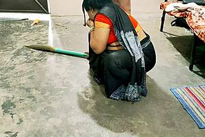 The Indian desi maid is fucking with Hindi audio!