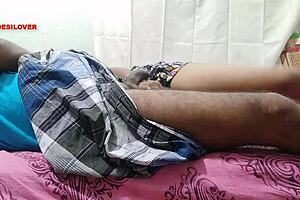 दो साल बाद आखिरकार अपनी शादीशुदा गर्लफ्रेंड की टाइट बॉडी फिर ली