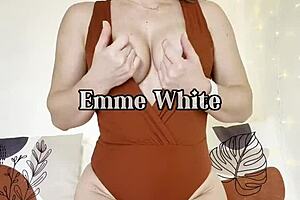 bubbly ass milf outdoor quickie.