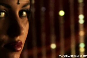 Seek out the Indian dancer for a deeply intimate moment