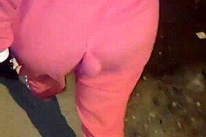 Acosando a madura venezolana culona en las calles de lima disfrazada de la novia de stitch anal - parte 1!