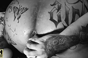 I, famous singer, take it in pussy with huge toy