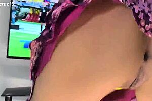 elena cruz celebrates colombia's goal like this.