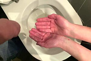 i keep his dick when he pees and wash hands in pissing