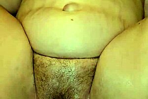 thick milf with a foot fetish, loving ass and feet 😍