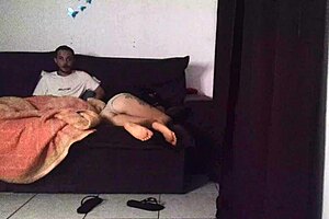 MADRASTA DIVIDE SOFA COM ENTEADO!