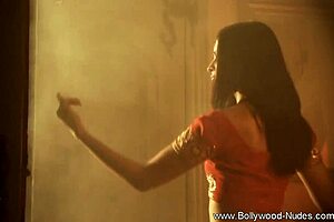 watch this beautiful indian milf dancing solo in a captivating performance