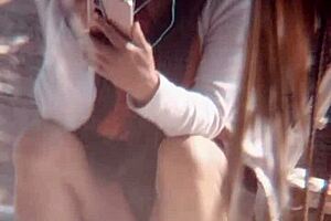 a mi vecina le gusta que le vea los calzones mientras se masturba sexy milf