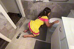 Amira Ali Masturbates