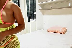 meu enteado me flagrou fazendo vídeo adulta e acabei dando cuzinho pra ele foder e encher de porra luna oliveira e vagninho