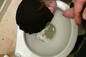 Esclave F Endures Public Display in Chained Humiliation Scene