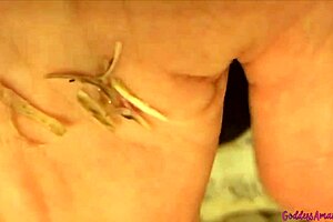 goddess amanda's foot fetish arouses me