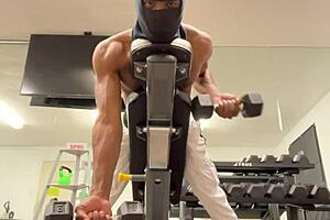 Muscular bodybuilder works biceps for lifting ladies in public California sex