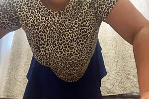 Hot Stepmom Masturbates Wet Pussy During Workout