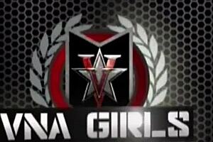 Lauren Phillips Licks Pussy Lips in Lesbian Cunilingus!