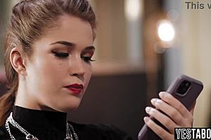 Sly Lesbian Detective Seduces And Fucks Client's Big Ass Milf Wife 😘