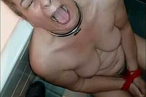 Slave girl, submit to fellation and humiliations with urine!