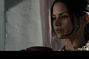 lucy lawless and katrina law in spartacus 😊