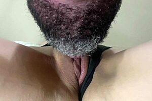 How to suck a pussy with delicious licks on shaved juicy cunt